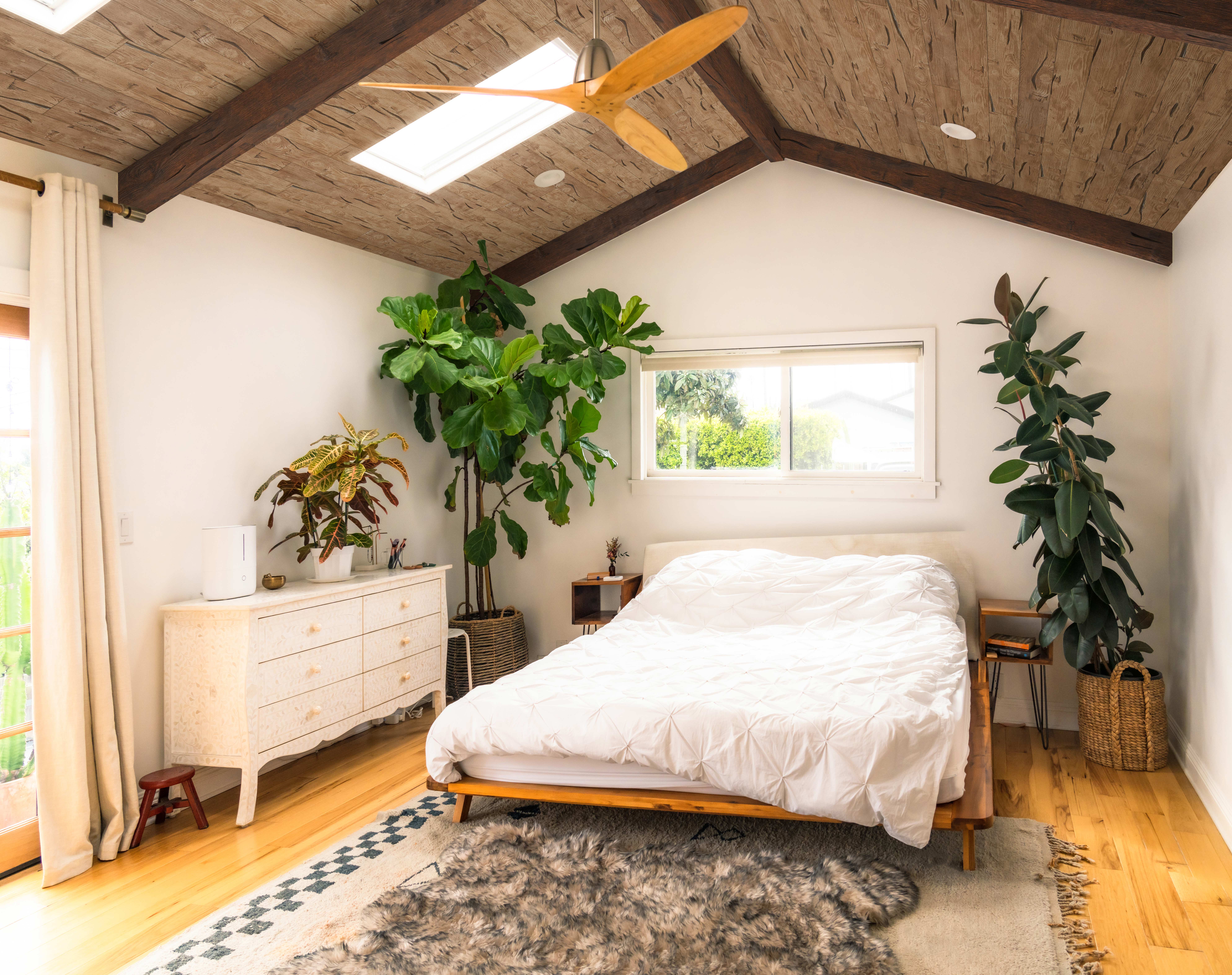 AZ Faux Hewn Faux Wood Beams in Espresso with faux wood planks on the bedroom ceiling for a full-wooden feel.